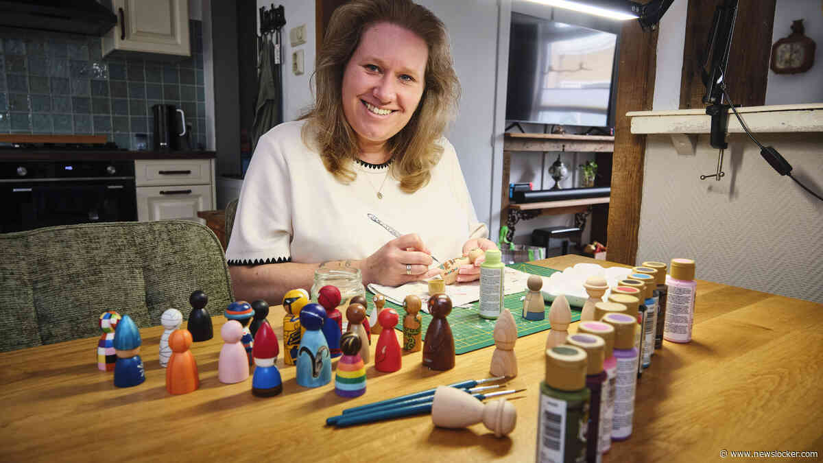 Vanessa (45) beschildert peg dolls: ’Iedereen om me heen vindt dat ik er veel te weinig voor vraag’