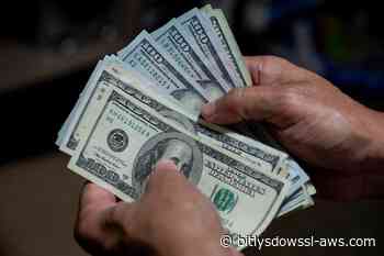 El bolívar pierde la mitad de su valor frente al dólar en lo que va de año
