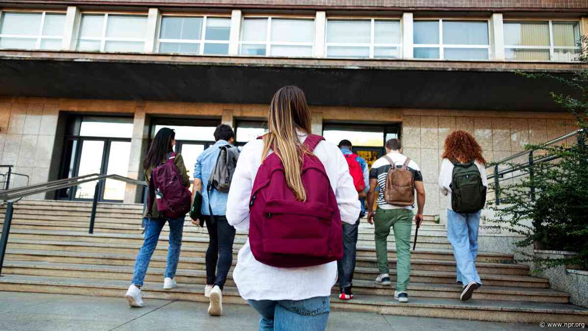 Student loan borrowers will get an interest rate cut if they sign up for auto pay