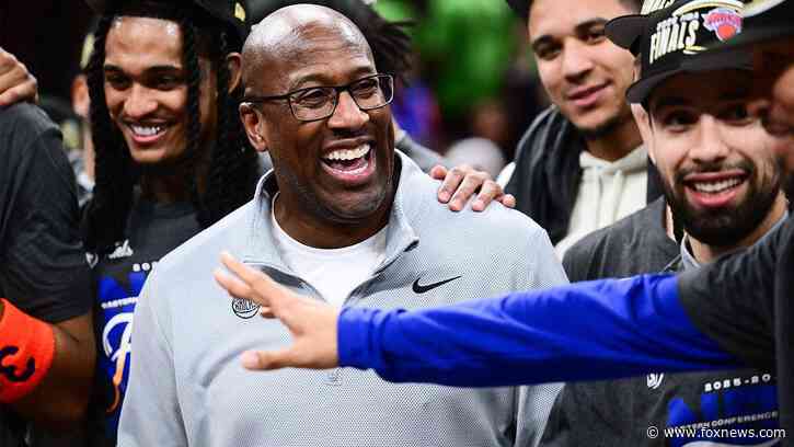 Mike Brown sports '10 Weeks' shirt for Knicks' championship parade after James Dolan's abstinence joke