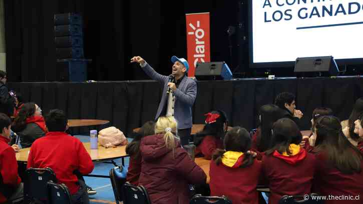 IA, ciberbullying y pantallas: Puerto Montt impulsó el bienestar digital junto a Claro para estudiantes, profesores y familias