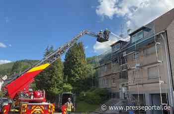 FW-PL: Ortsteil Stadtmitte - Brand in Dachgaube