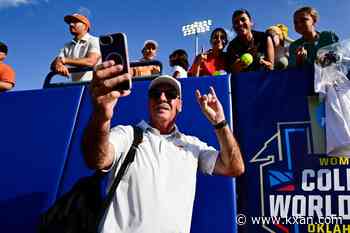 Texas softball coaching staff named the best in the country by NFCA