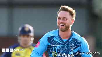 Derbyshire spinner Morley signs contract extension
