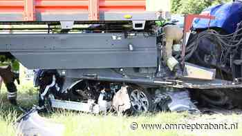 Auto komt onder tractor terecht in Stevensbeek, bestuurder bekneld
