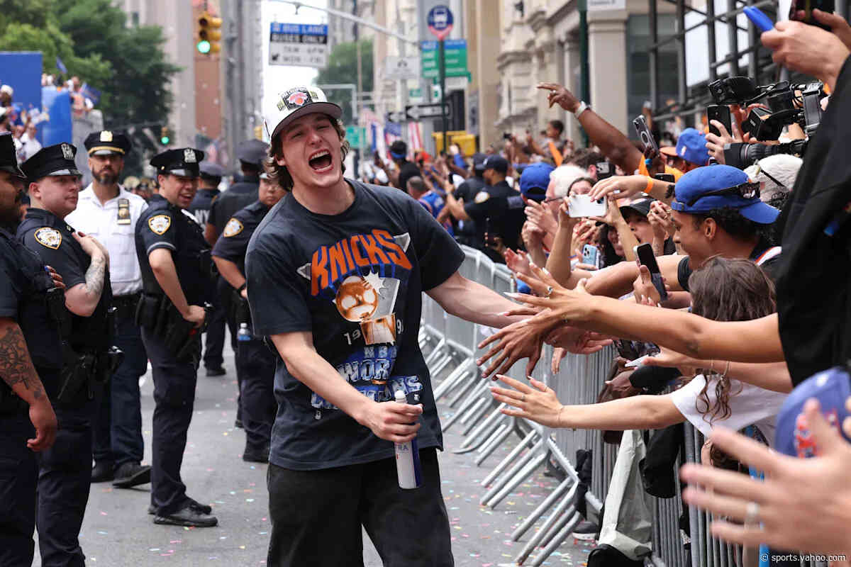 NYPD momentarily stops Knicks' Tyler Kolek after mistaking him for a fan during NBA championship parade