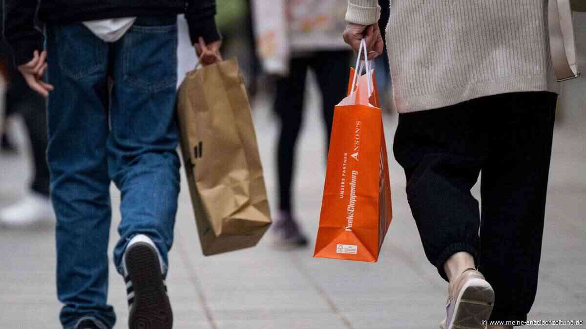 Bei Kleidung und Gastronomie wird am meisten gespart