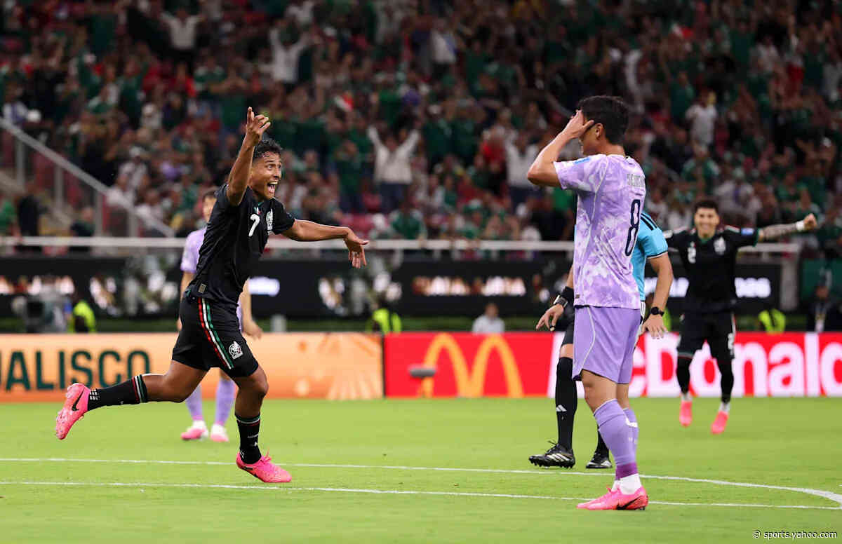 📸 Mexico capitalize on goalkeeper howler as home fans erupt