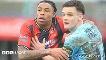Barnet sign Hemel Hempstead's Noel-Williams