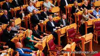 Héérlijke beelden: Noors parlement roeit mee met WK-supporters