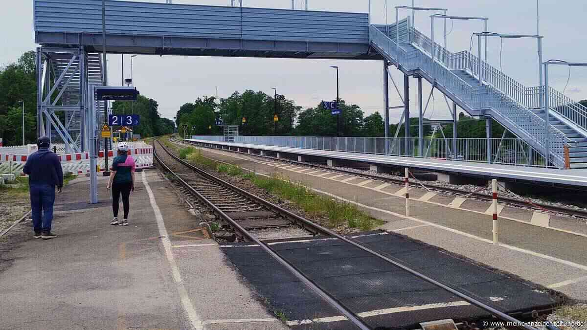 Neuer Bahnsteig nur über Überführung erreichbar – ohne Aufzug - Pendler wundern sich