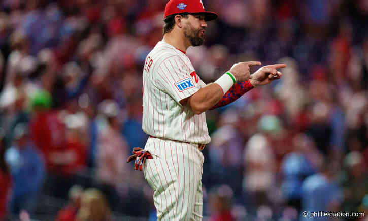 Kyle Schwarber continues home run pace, enjoys change of pace at first base