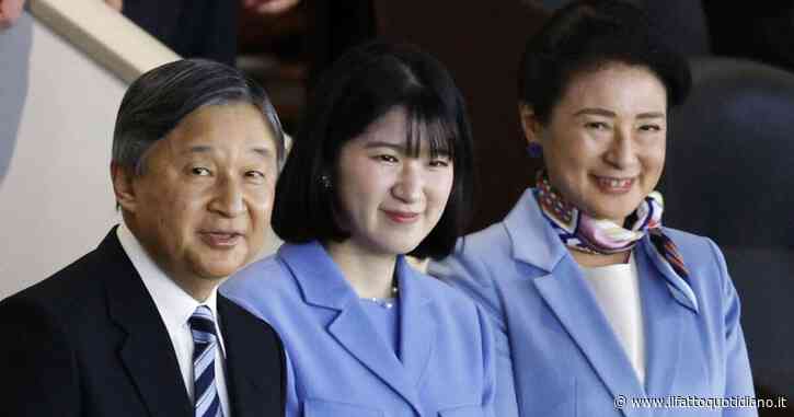 Giappone, mancano eredi maschi e la premier vuole “allargare” la famiglia imperiale: ma esclude ancora le donne (e la principessa Aiko) dalla successione