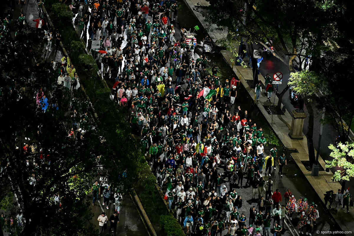 🥳 Mexico being Mexico: El Tri sparks street-wide celebrations