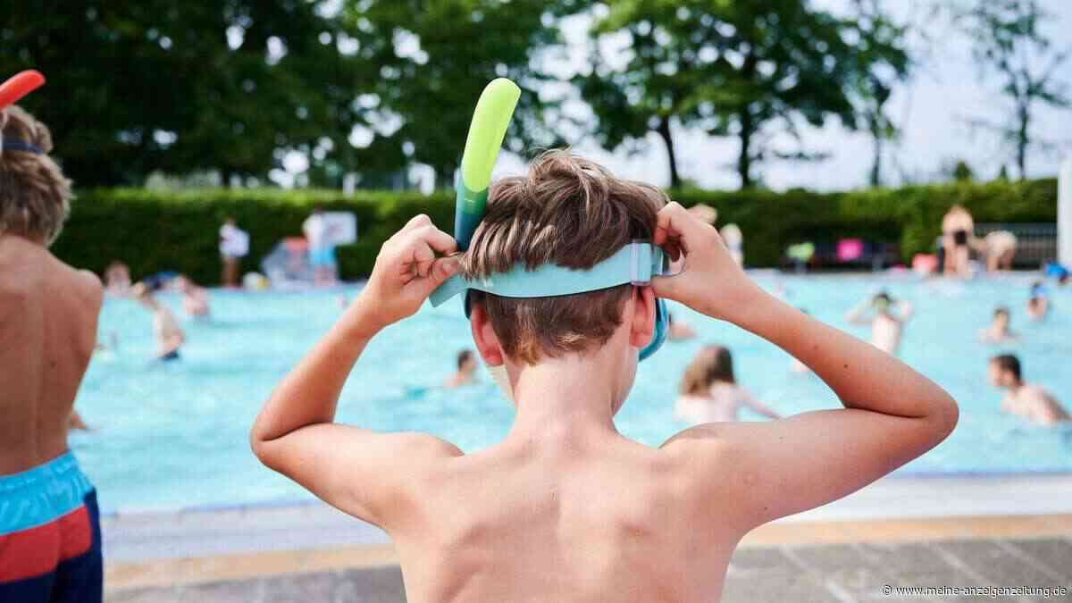 Beim Baden Wasser geschluckt: Wann muss mein Kind zum Arzt?