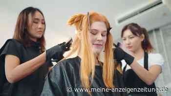 Bevor Sie zum Friseur gehen: Dieser Trick verrät Ihnen die passende Haarfarbe