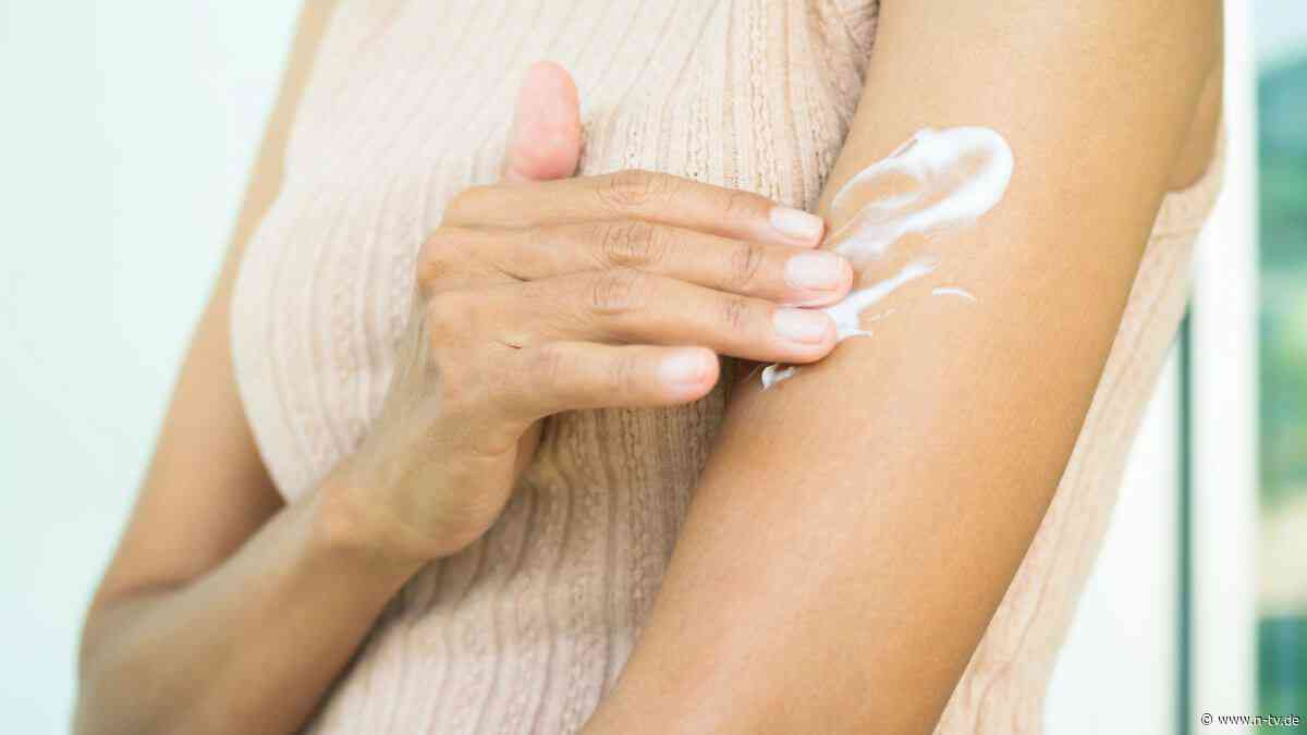 Öko-Test beunruhigt: Diese Marken-After-Sun-Lotion ist "ungenügend"