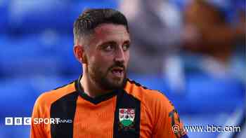 Southend sign midfielders Oldaker and Hartigan