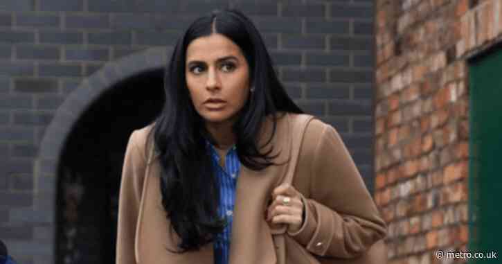 Ambulance spotted on Coronation Street as star ‘gives away’ future twist