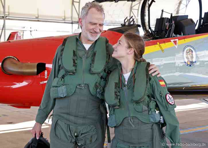 Spaniens König und Thronfolgerin auf gemeinsamem Übungsflug