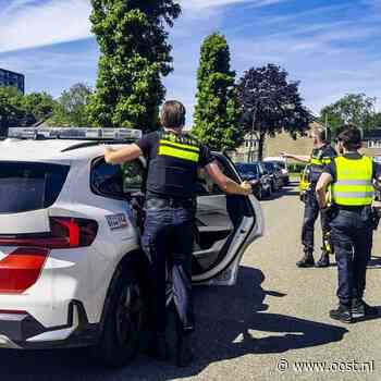 Twee aanhoudingen na achtervolging op A35