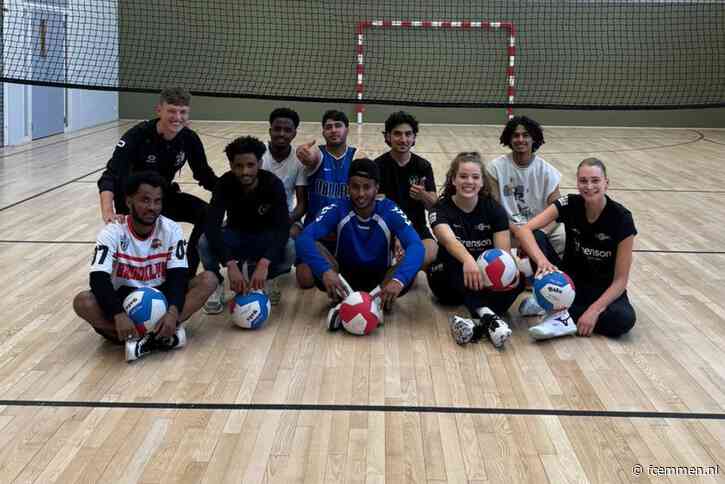 Volleybalclinic voor Talenten van de Toekomst op AZC Hoogeveen