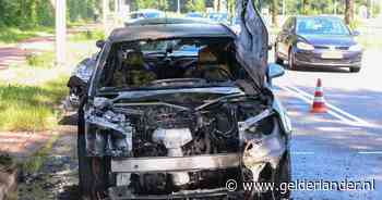 Auto volledig uitgebrand in Arnhem