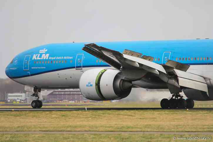 KLM 777 keert vlak voor oceaan om na noodsignaal