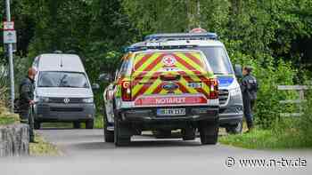 Aus dem Kinderwagen verschwunden: Polizei findet Babyleiche bei Suche nach vermisstem Kind