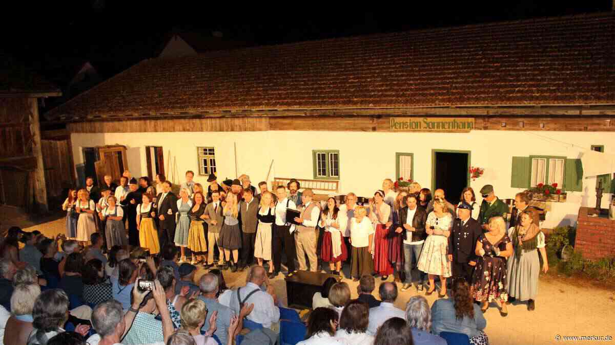 Volksspielgruppe begeistert mit „Kohlhiesels Töchter" im Bauernhausmuseum