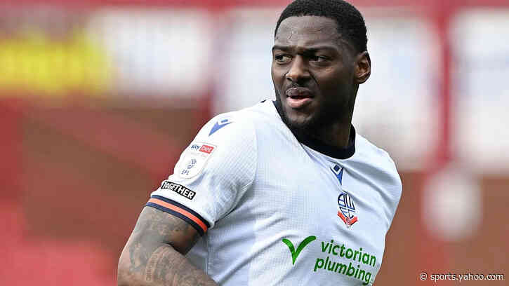 Sheffield Wednesday sign Swansea defender Santos