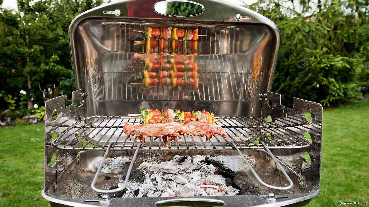 Anzünden bis Abschrubben: Drei ungewöhnliche Tipps rund ums Grillen
