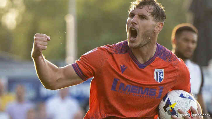 Grimsby bring in striker Andrews