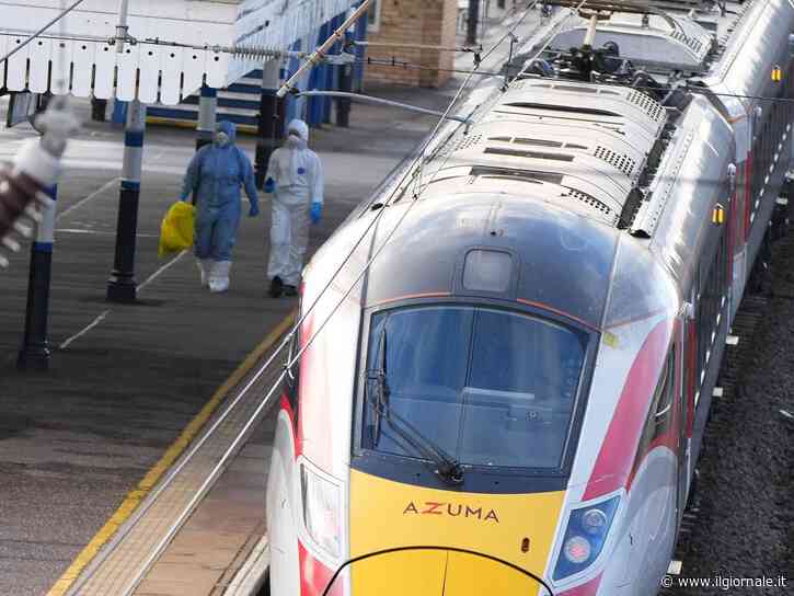 Scontro tra due treni a nord di Londra: traffico ferroviario bloccato e soccorsi in azione