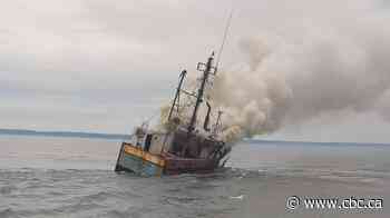 4 fishermen rescued from boat on fire in Bay of Fundy