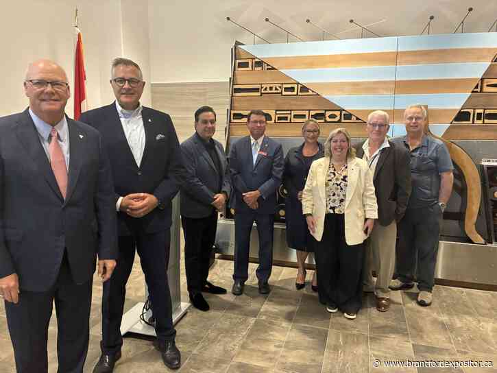 Municipal affairs minister delivers $4 million cheque to Brantford city hall