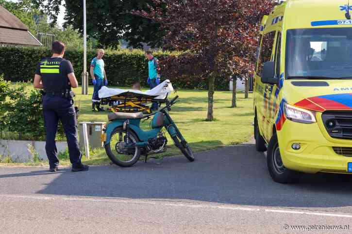 Bestuurder van brommer raakt gewond na crash in tuin, voertuig blijkt gestolen