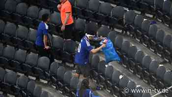"Macht das zu Hause" : Doppelmoral? Japanische Fans ernten Kritik für ihre Aufräumaktion