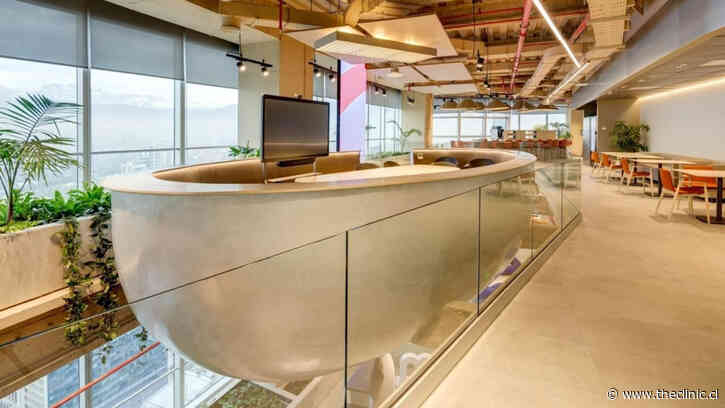 Mercado Libre llega a las alturas del Costanera Center: así son las modernas oficinas de 6.000 m2  de la empresa con privilegiada vista a Santiago