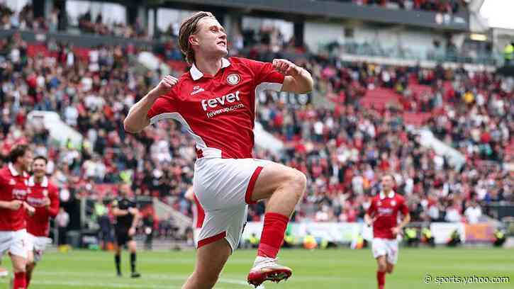 Bell signs new deal at Bristol City