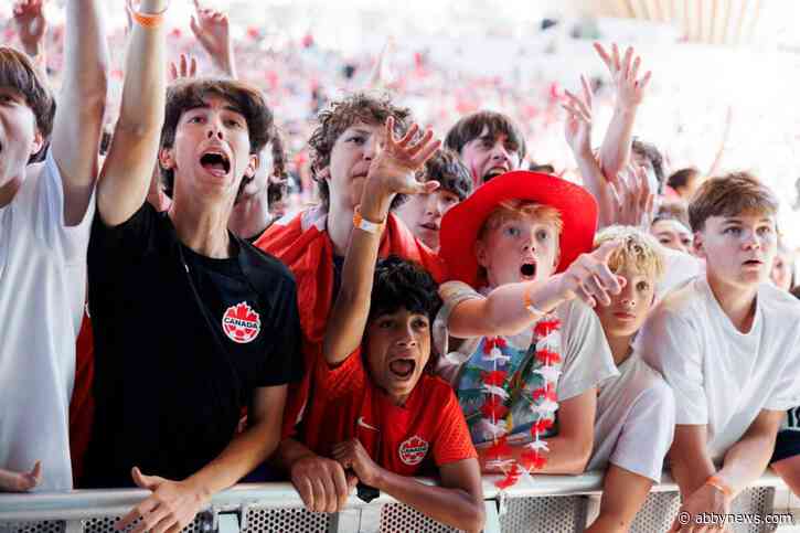 WORLD CUP PHOTOS: B.C. celebrates Canada’s historic 6-0 win over Qatar