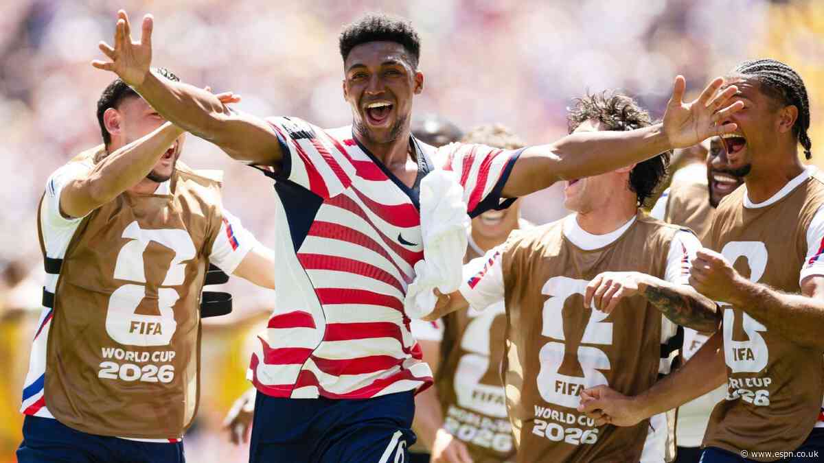 U.S. sees off Australia, advances to WC knockouts