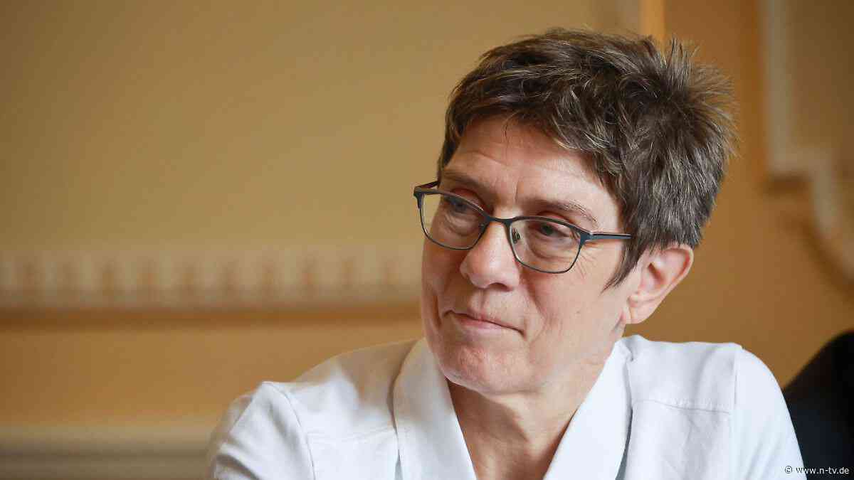 "Es müssen Titel geholt werden": Kramp-Karrenbauer vergleicht CDU mit dem FC Bayern