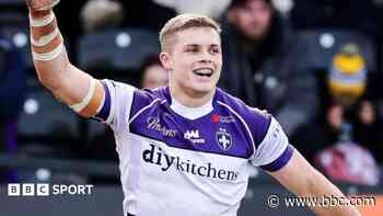 Bradford sign Wakefield centre Scott