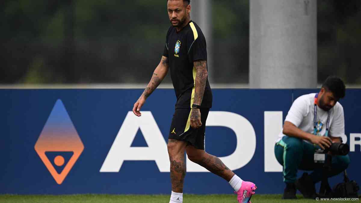President Brazilië drijft spot met geblesseerde Neymar: ’Eerste speler ooit die opgeroepen is om van thuis te werken’