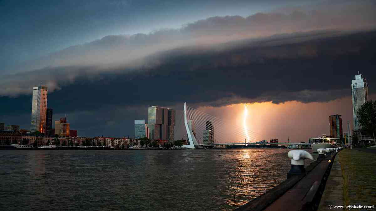In beeld | Noodweer trekt over Nederland en zorgt voor spectaculaire luchtfoto's