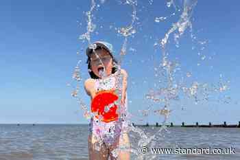 Heatwave threshold likely met at weekend before next week’s extreme heat warning