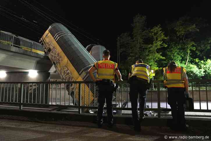 Was über den Absturz zweier Güterzug-Waggons bekannt ist