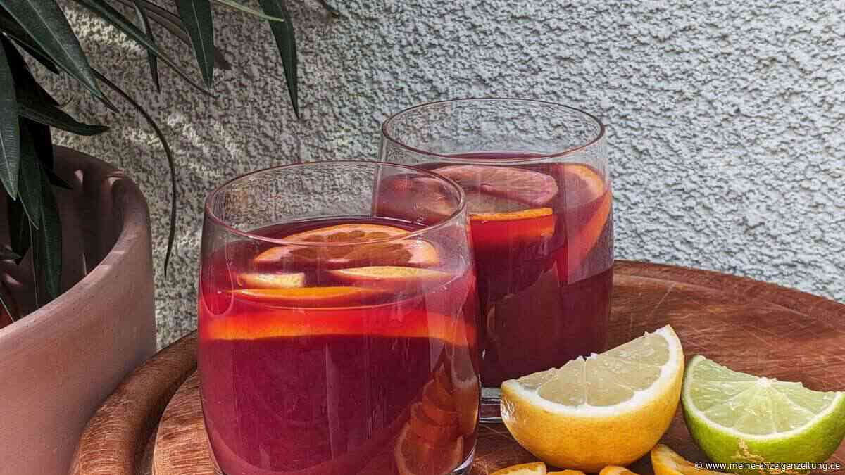 Diese fruchtige Sangria ist der Star jeder Sommerparty