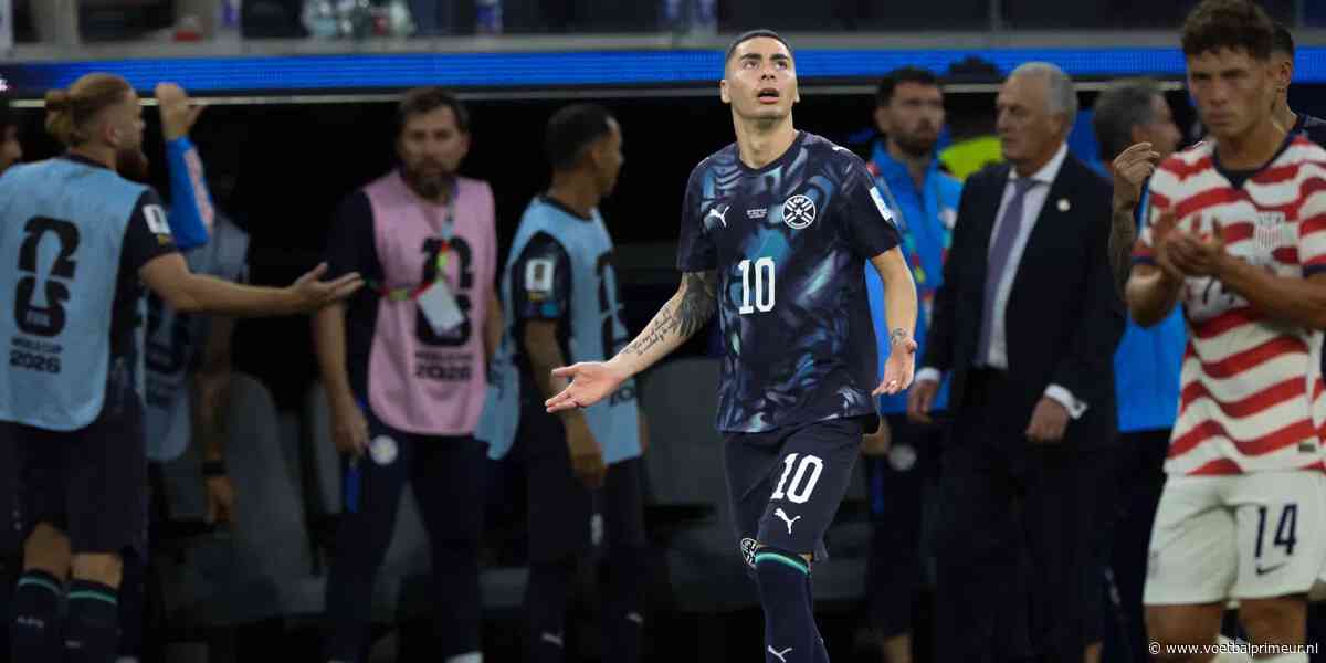 Almirón eerste slachtoffer van nieuwe FIFA-regel: bedekt mond en ziet rood